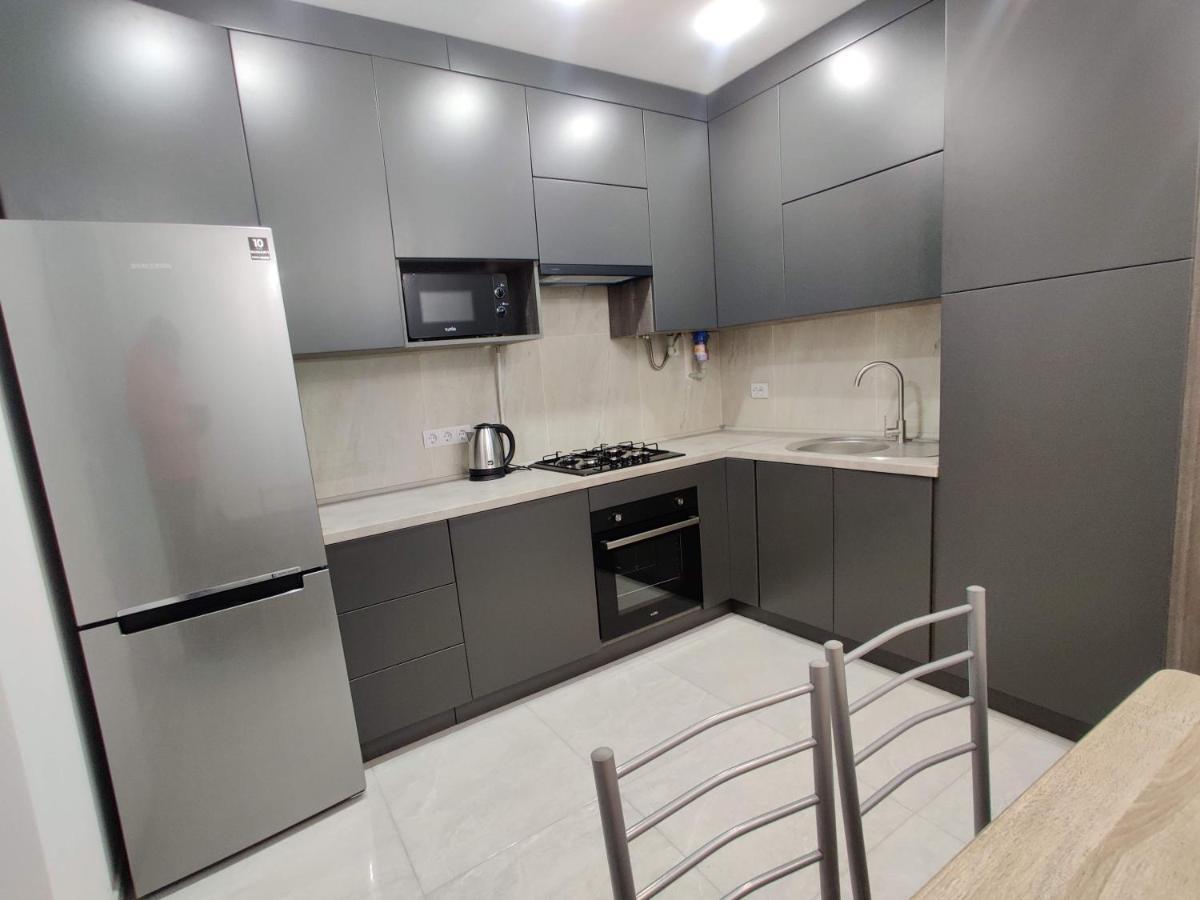 Oazis Apartments Chernivtsi Exterior foto